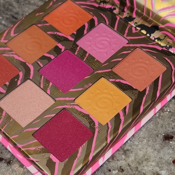 BNIB🦁Disney's The Lion King Revolution I Walk on the Wild Side Shadow Palette - Picture 5 of 8